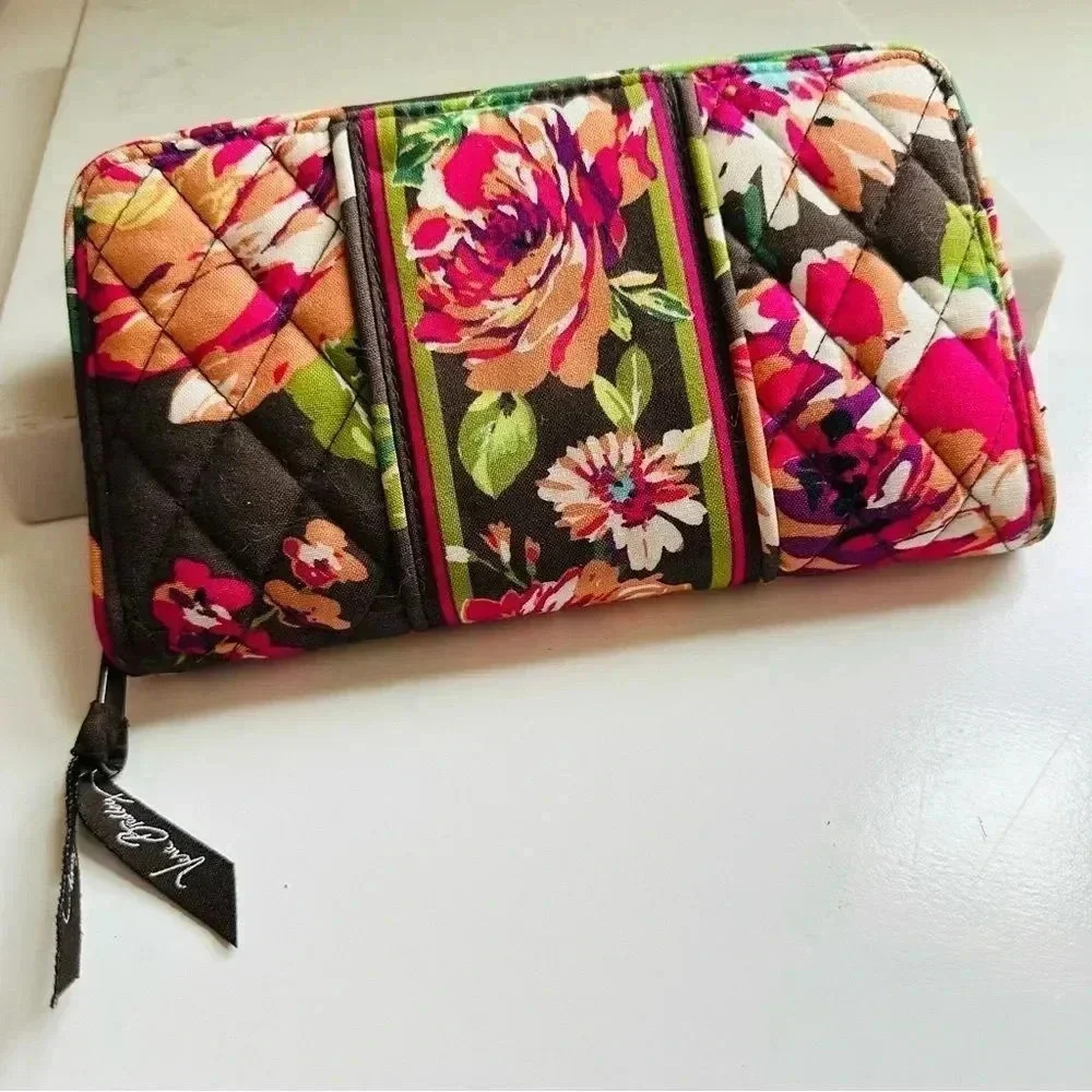 NWOT Vera Bradley Retired English Rose Large Accordion Wallet